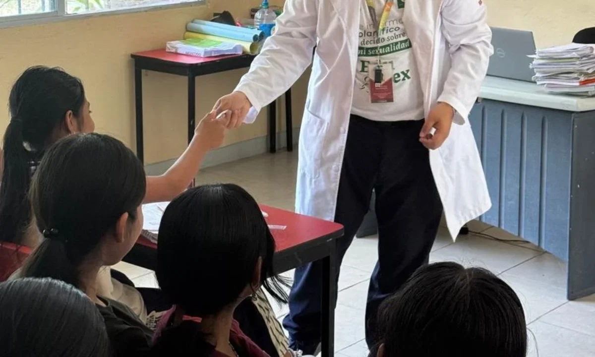 Mediante la unidad médica EDUSEX, se acercan servicios gratuitos para atender la salud sexual y reproductiva de adolescentes en Calakmul.