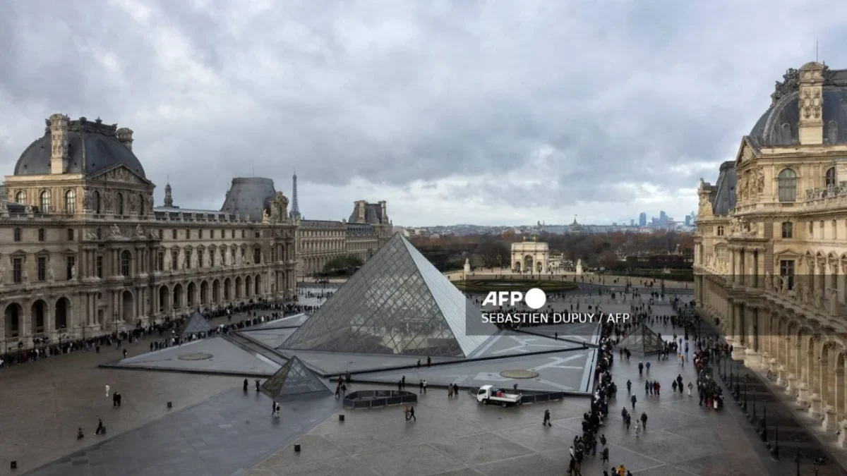 El Museo de Louvre sufrió una fuga de agua dañara entre 300 y 400 documentos pertenecientes a la biblioteca de Antigüedades Egipcias.