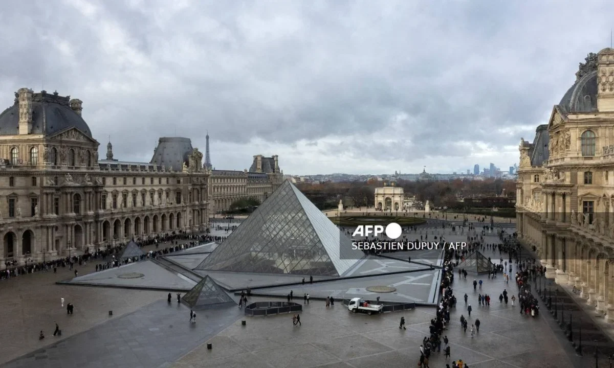 El Museo de Louvre sufrió una fuga de agua dañara entre 300 y 400 documentos pertenecientes a la biblioteca de Antigüedades Egipcias.