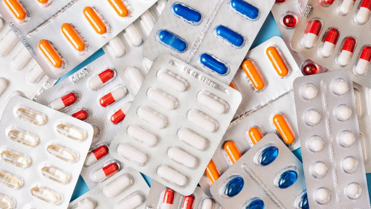 La SSA indicó que el abasto de medicinas está garantizado para lo que queda de 2025 y avanza su planeación para 2026.