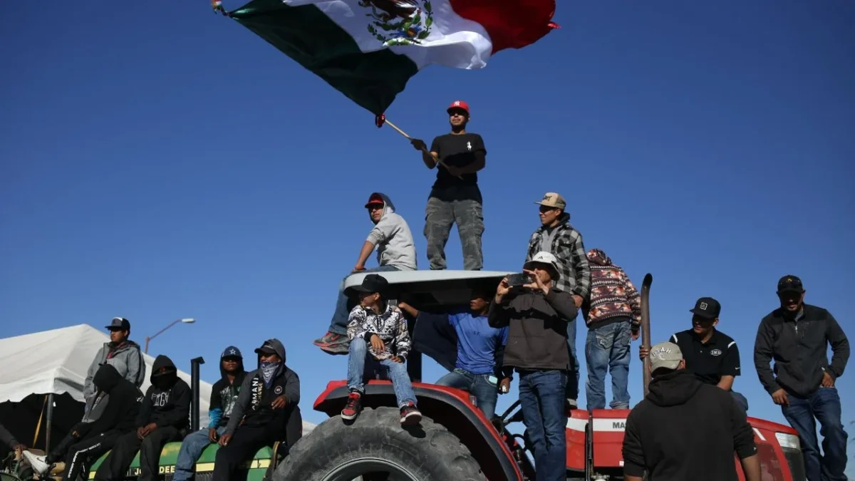 Gobierno federal alcanza acuerdo con transportistas y agricultores