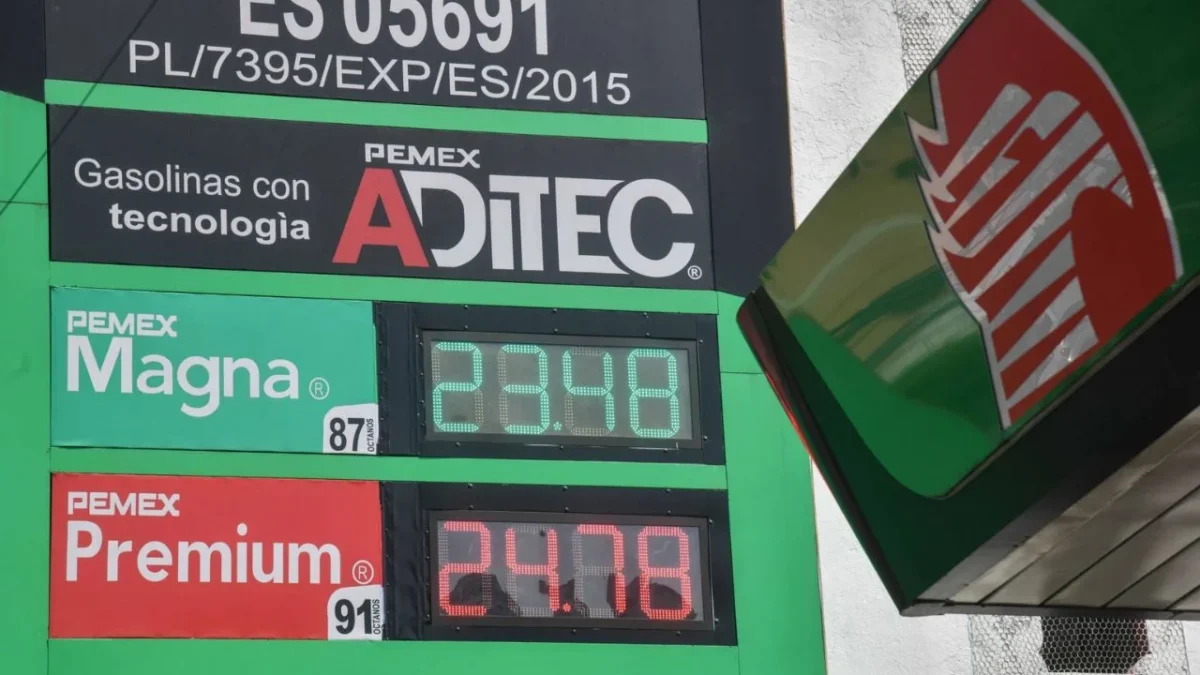 La Secretaría de Hacienda indicó que el aumento al IEPS en gasolinas no afectará el precio final del insumo para el consumidor.
