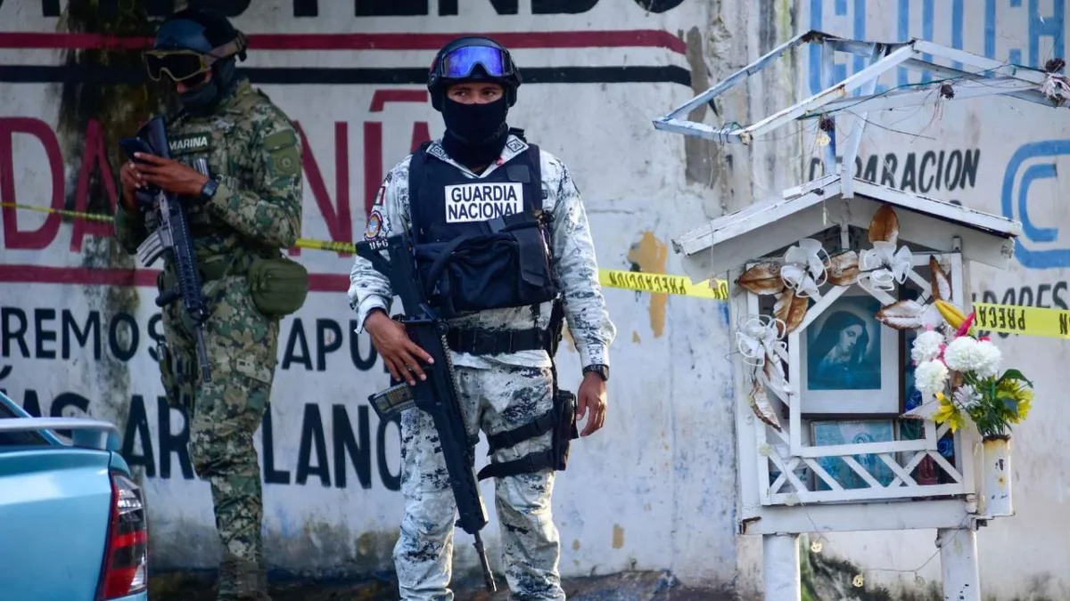 Un efectivo de la Guardia Nacional, con presuntos signos de violencia, fue hallado sin vida en Acapulco, Guerrero.