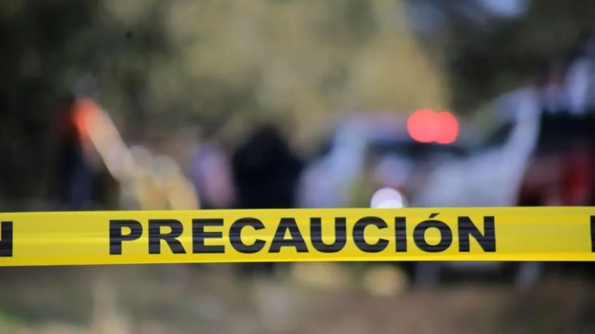 El hallazgo del cadaver ocurrió cuando el personal acudió a la habitación para notificar a la mujer el término del tiempo de uso del cuarto. 