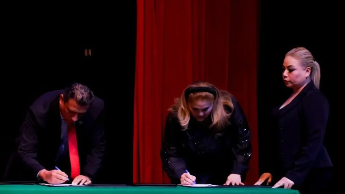 La firma fue realizada por el Mtro. Gilberto Camacho Botello, encargado de PRODECON, y la Lcda. Luisa Obrador Garrido Cuesta, Directora de Incorporación y Recaudación del IMSS.