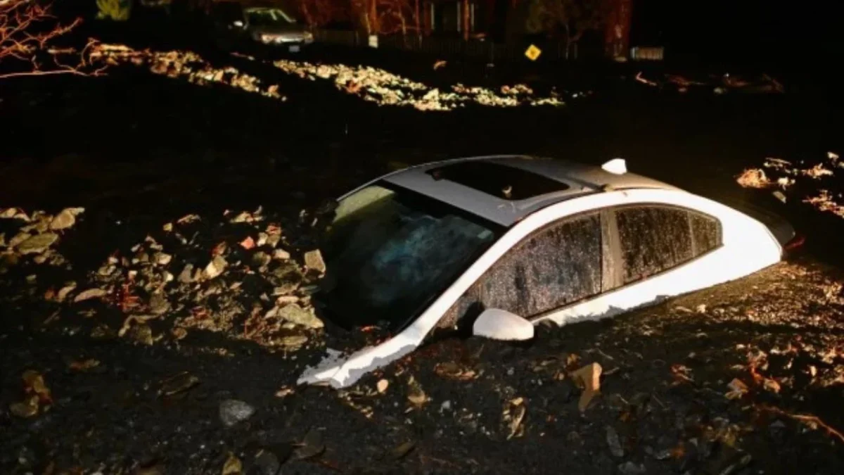 Lluvias torrenciales causaron inundaciones repentinas en el sur de California durante una de las peores tormentas navideñas en ese estado.