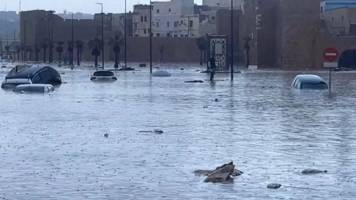 Las inundaciones repentinas causadas por lluvias fuertes y repentinas mataron al menos a 21 personas en Marruecos.