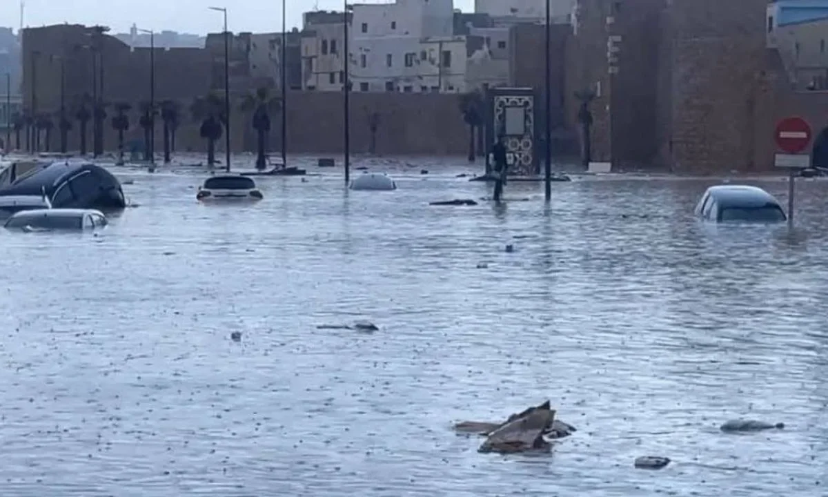 Las inundaciones repentinas causadas por lluvias fuertes y repentinas mataron al menos a 21 personas en Marruecos.