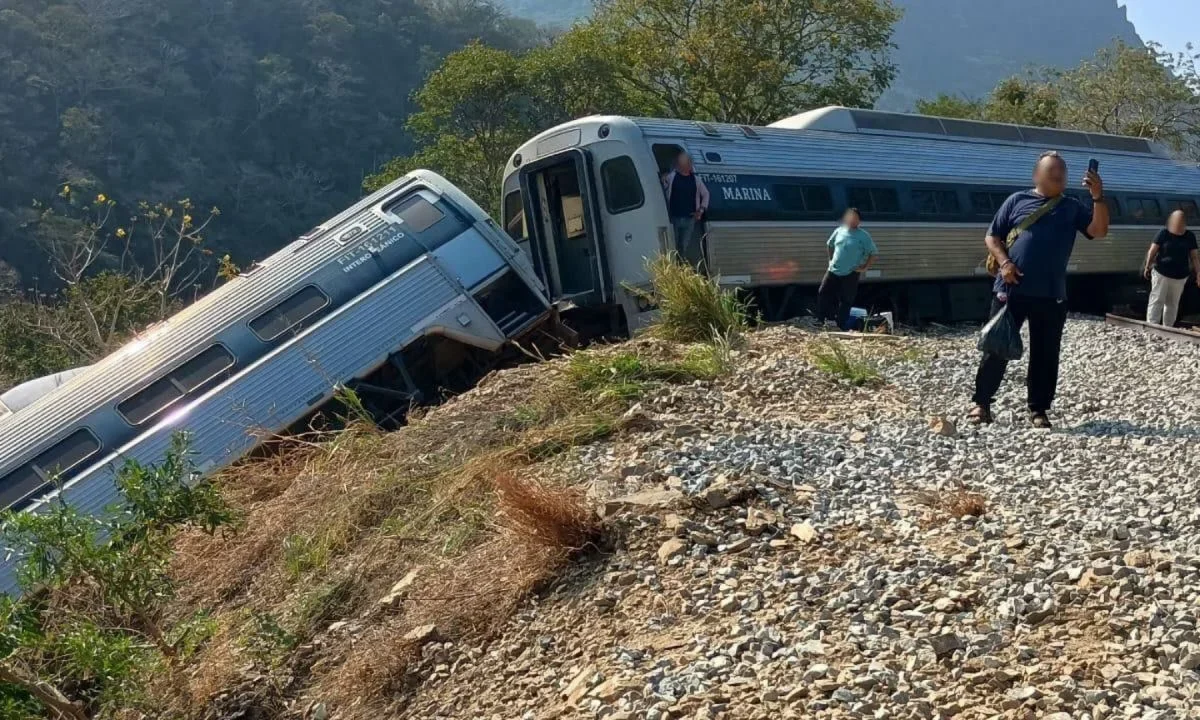 Martí Batres, titular del ISSSTE, informó que la Institución atiende a 5 heridos por el descarrilamiento del Tren Interoceánico en Oaxaca.