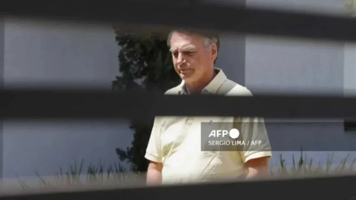 El expresidente brasileño Jair Bolsonaro ingresó este miércoles a un hospital de Brasilia para someterse a una cirugía en Navidad.