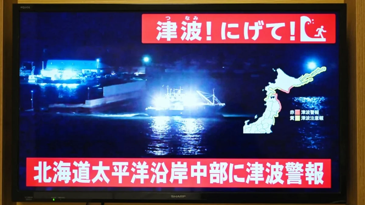 Japón emitió una alerta de tsunami este lunes después de un sismo de magnitud 7,6 en el Pacífico, alertan que olas de hasta tres metros pueden golpear la costa.