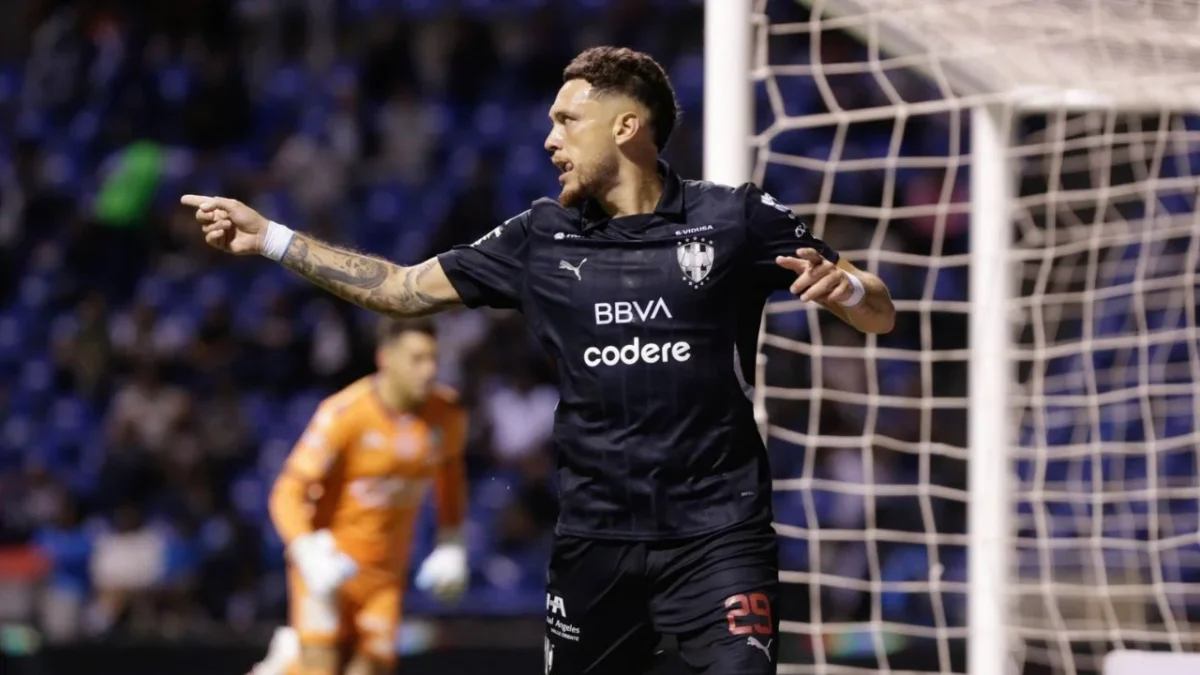 Lucas Ocampos, jugador de Rayados de Monterrey.