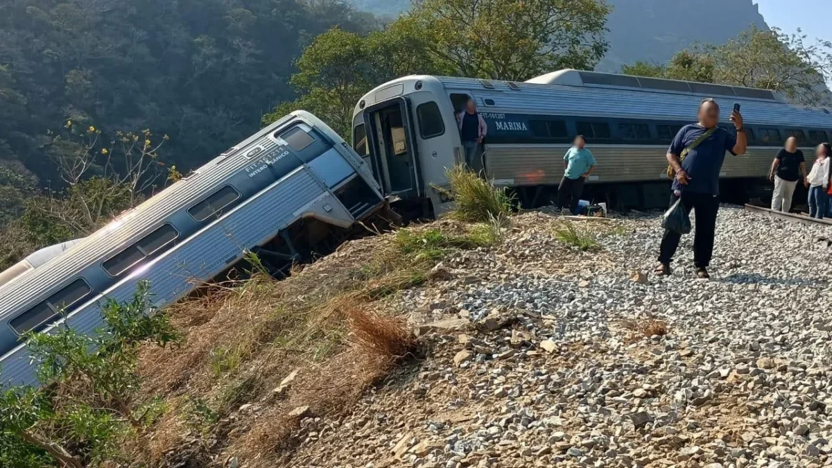 Marina busca restos de 1 de los 13 fallecidos en el descarrilamiento del Tren Interoceánico