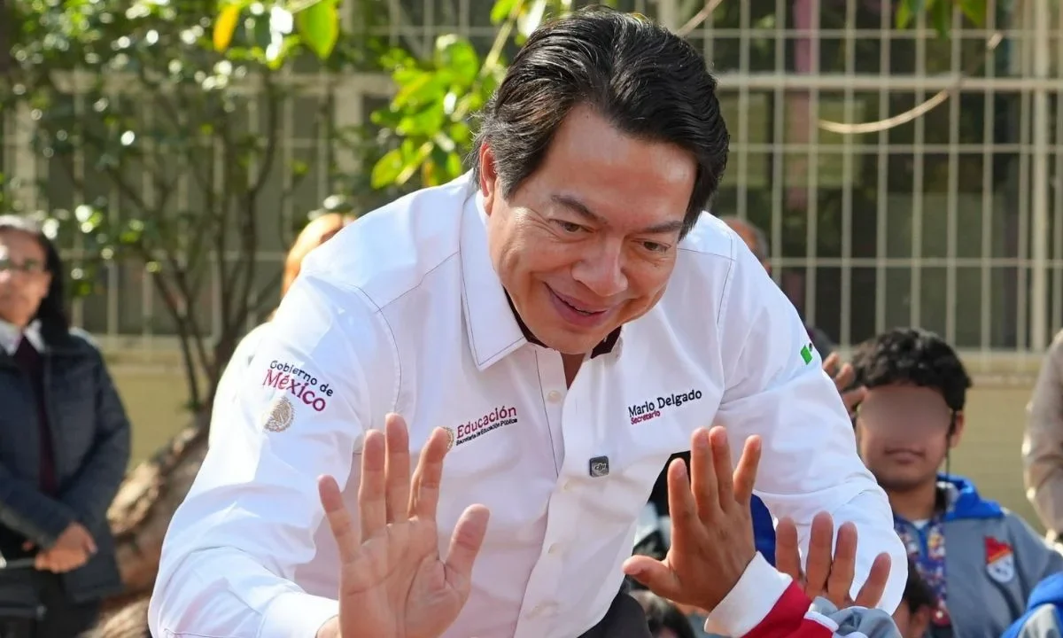 Mario Delgado señaló que la Nueva Escuela Mexicana consolida el carácter público, gratuito, laico e inclusivo de la educación.