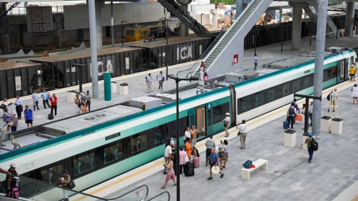 El hombre buscaba cruzar las vías durante la madrugada del jueves, sin embargo, no logró ganarle el paso el Tren Maya y este lo arrolló.