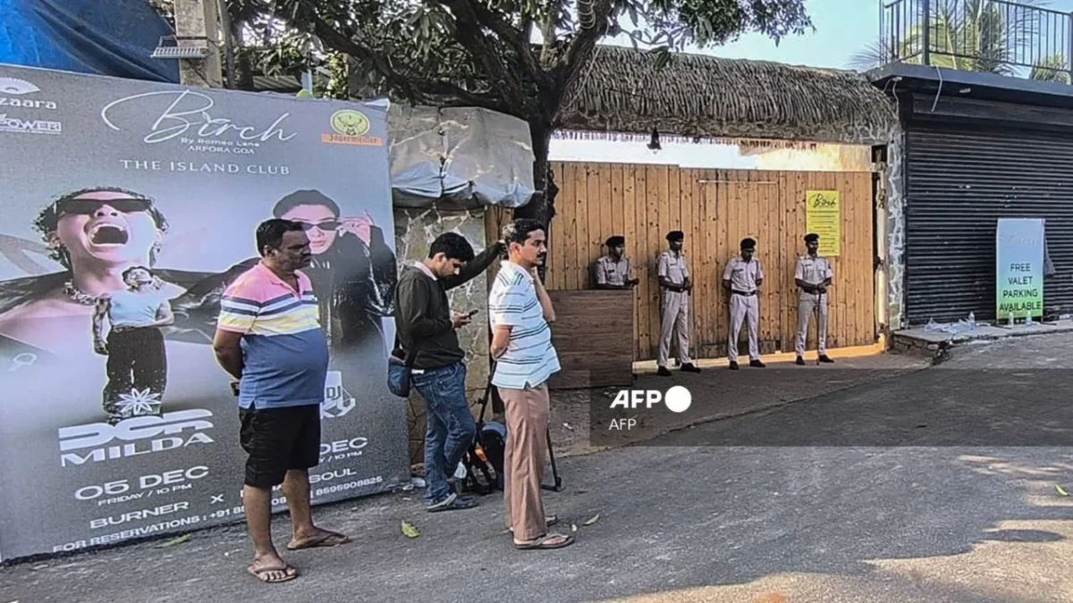 Varios turistas figuran entre las víctimas del incendio en el centro nocturno del balneario de Goa, de los más frecuentados en India.