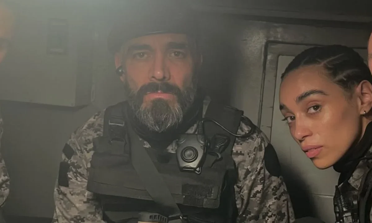 Omar Chaparro comparte foto desde el hospital y explica que la lesión ocurrió filmando una escena