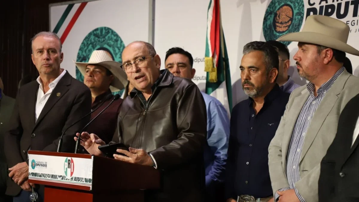 El PAN y PRI pidieron aplazar la discusión en la Ley de Aguas en la Comisión de Recursos Hidráulicos que se pretende votar este miércoles.