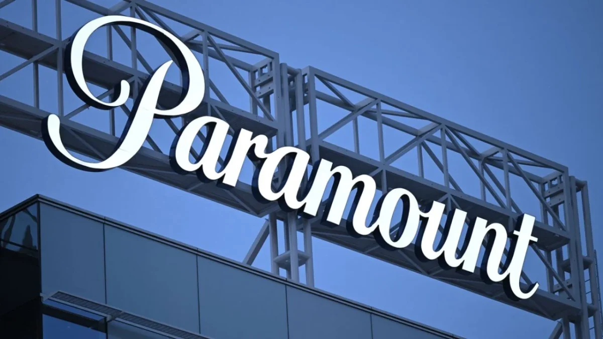 Paramount ofrece 25 mil millones de dólares más que Netflix para comprar Warner Bros Discovery, así va la puja por el gigante del entretenimiento.