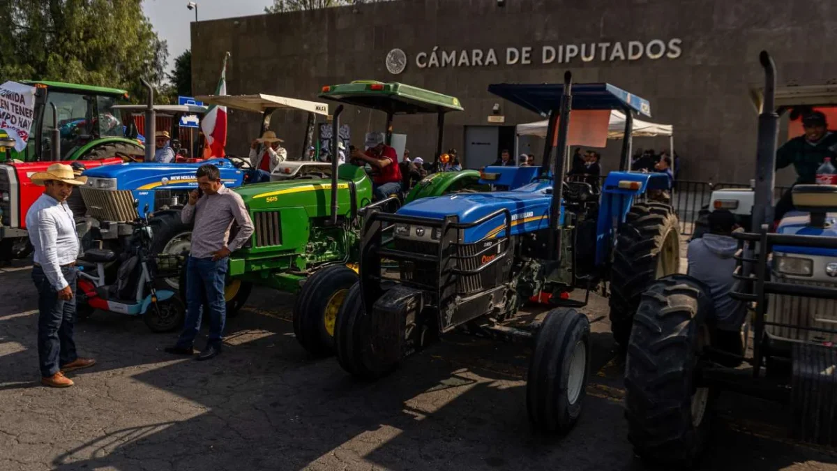 A pesar de las protestas de los campesinos y agricultores, los diputados avalan la Ley de Aguas.