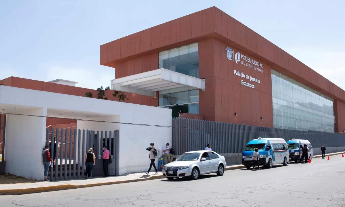 El Poder Judicial del Edomex ordena a notario a desocupar un inmueble que trató de apropiarse en el municipio de Tecámac.