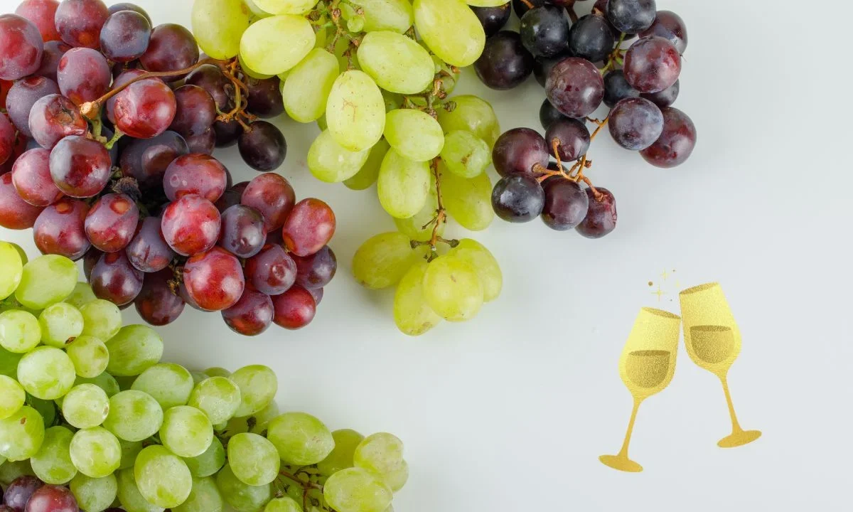 En este Año Nuevo, en que los precios se elevan por las fiestas, mantente atento sobre los precios promedio de productos como las uvas.
