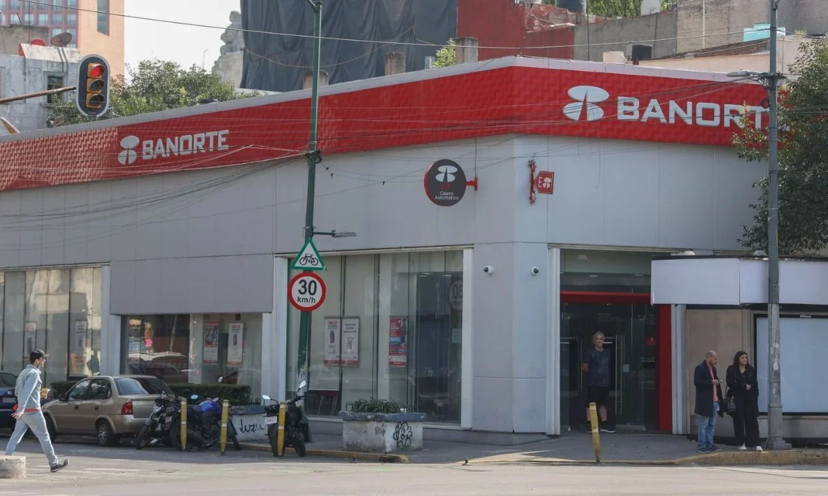 Entérate aquí cuáles son los bancos que si abren mañana 12 de diciembre de 2025 y en qué horarios estarán operando.