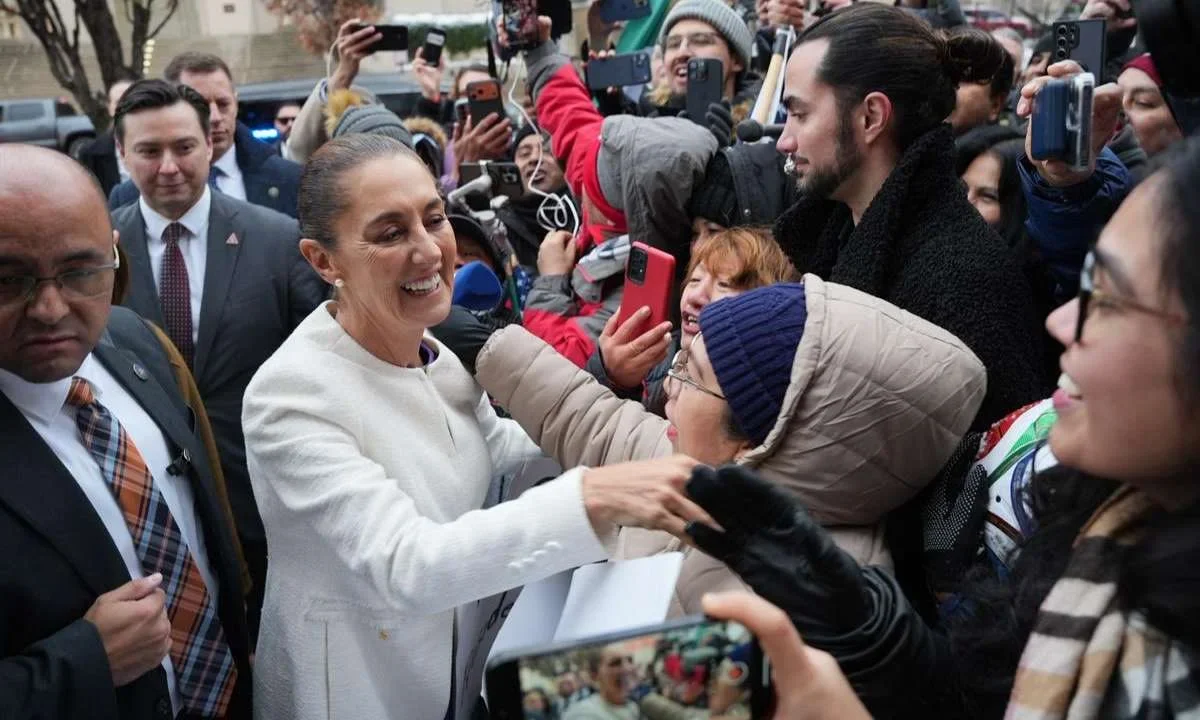 En su visita a EU, por el sorteo del Mundial, Claudia Sheinbaum se reunió con la comunidad mexicana que radica en el país vecino.