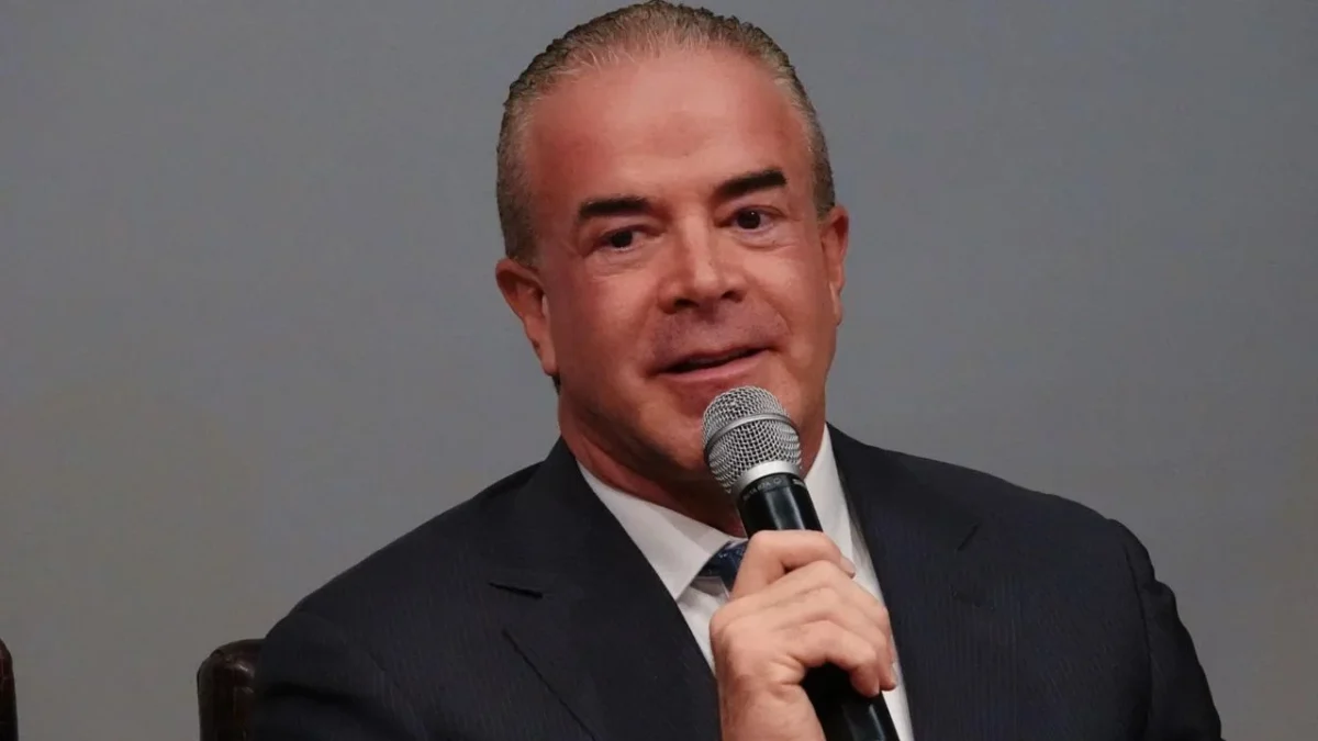 Raúl Rocha Cantú, CEO Miss Universe México, durante una conferencia de prensa en la Torre Mayor de Reforma
