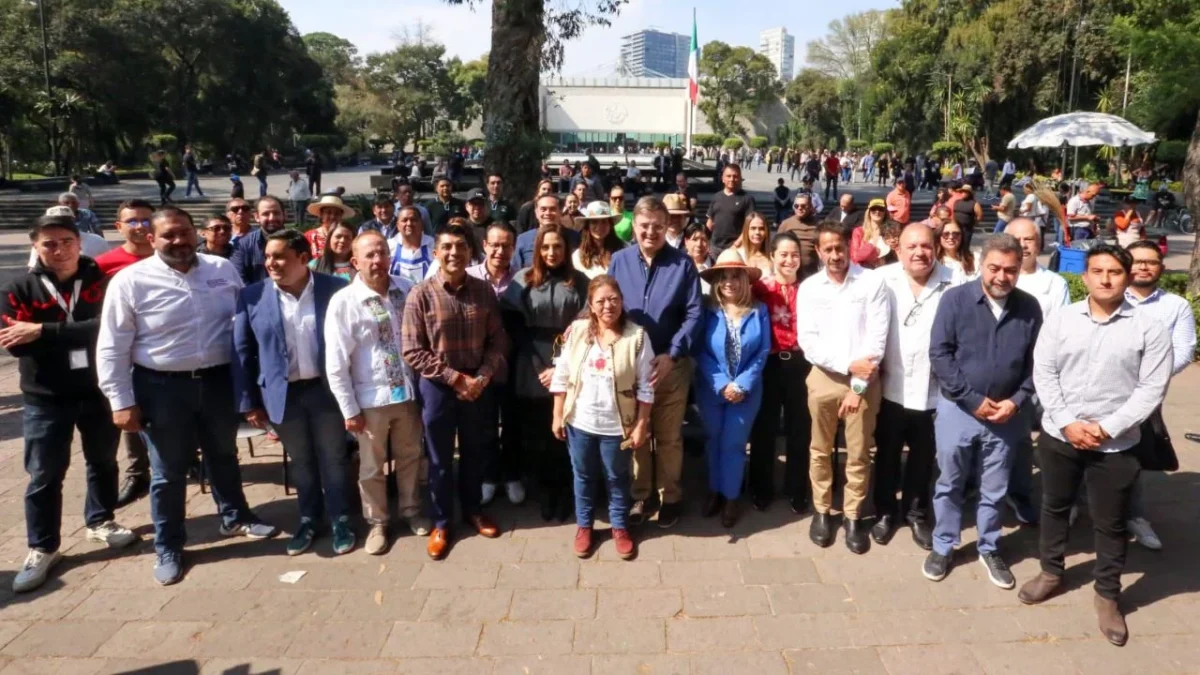 La Secretaría de Economía realizó la primera Feria de Comercio por la Paz y la Justicia en Michoacán en inmediaciones del Museo de Antropología.