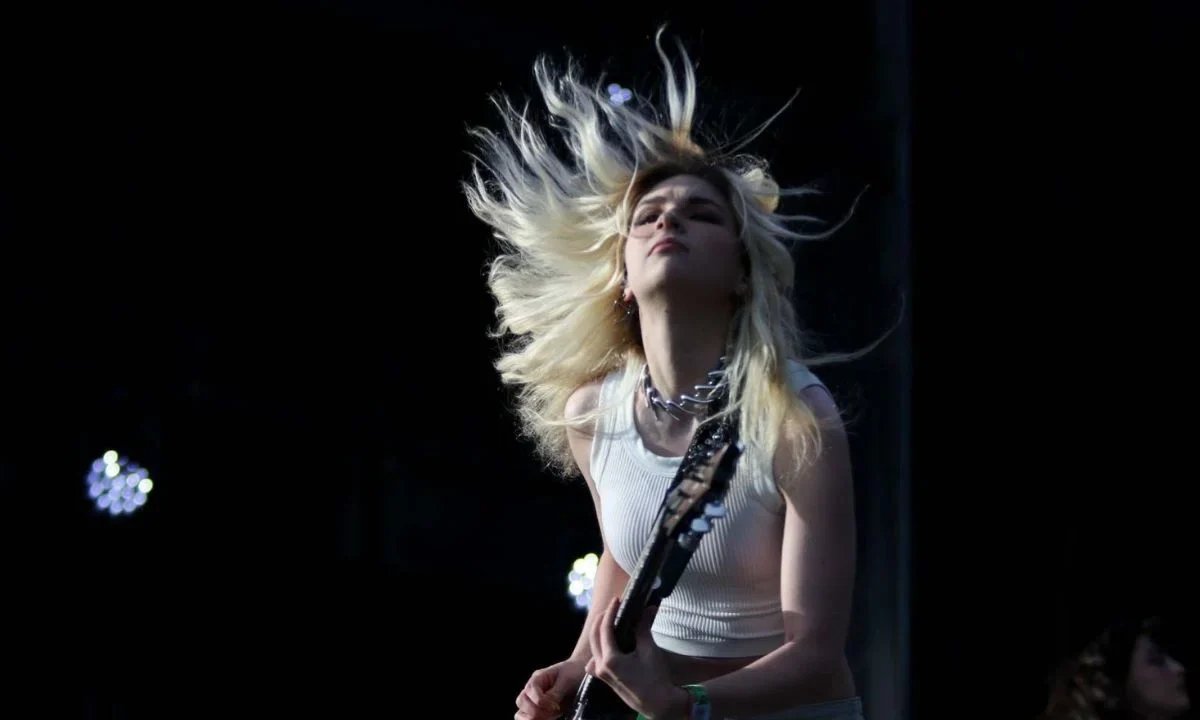Reconocen a Daniela Villarreal de 'The Warning' como una de las mejores guitarristas del año