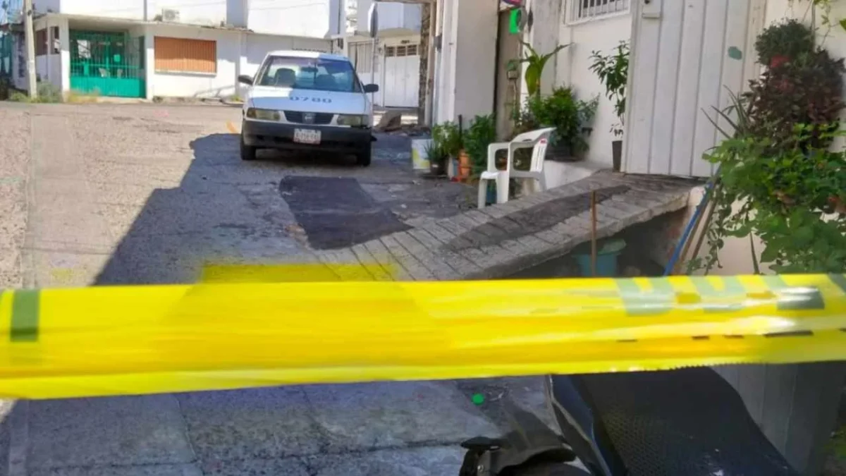 Hombres armados atacaron a balazos a un sitio de taxis en Acapulco, Guerrero.