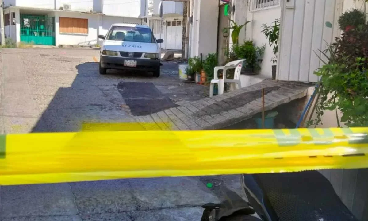 Hombres armados atacaron a balazos a un sitio de taxis en Acapulco, Guerrero.