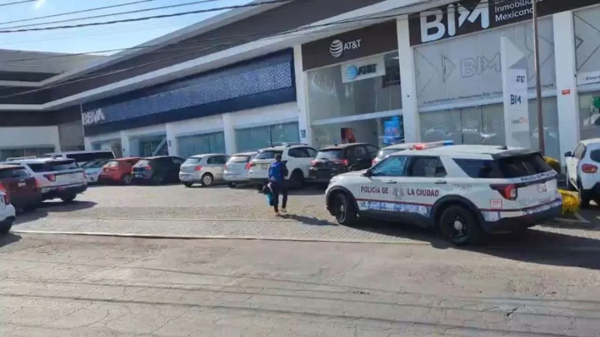 ASALTO. El cuentahabiente pidió ayuda y luego se fue, según testigos.
