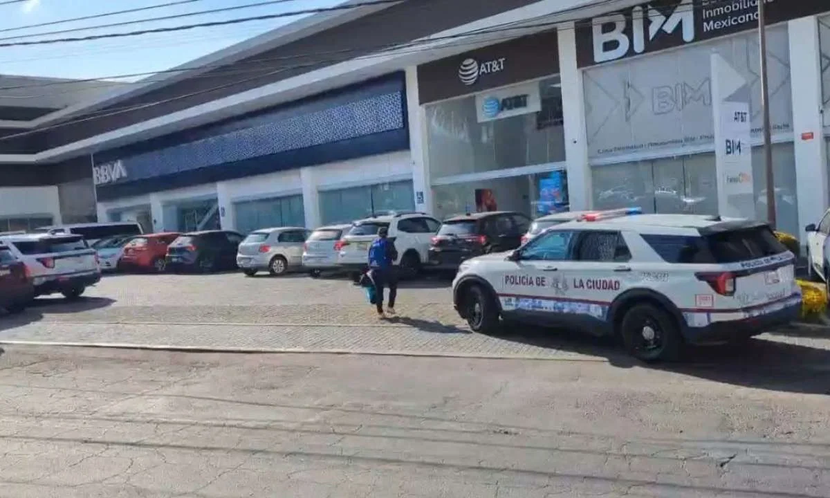 ASALTO. El cuentahabiente pidió ayuda y luego se fue, según testigos.