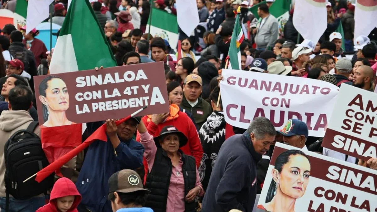 Provenientes de diversos estados, llegan al Zócalo con mucho entusiasmo para festejar 7 años de transformación junto a Sheinbaum.