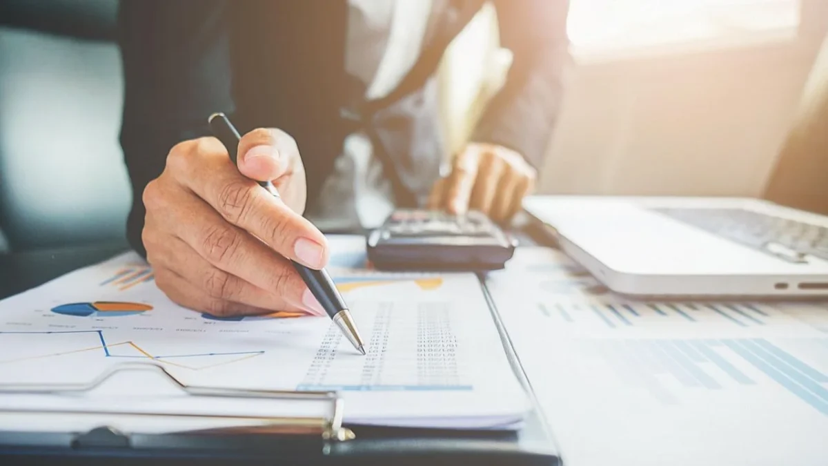 SAT explicó que las reformas al Código Fiscal de la Federación, que entrarán en vigor el 2026, reforzarán el combate a la evasión fiscal.