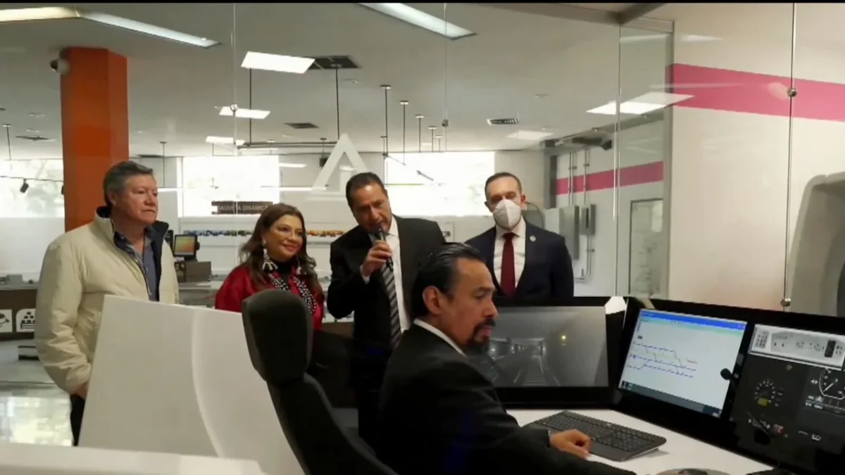 La Jefa de Gobierno Clara Brugada presentó 4 nuevos simuladores de conducción para la capacitación de operadores de la Línea 1 del Metro.