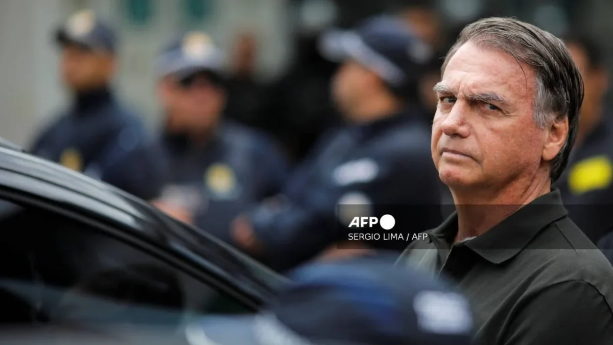 La esposa de Jair Bolsonaro explicó que bloquearán el nervio frénico de su esposo para terminar con la crisis de hipo que padece hace meses.