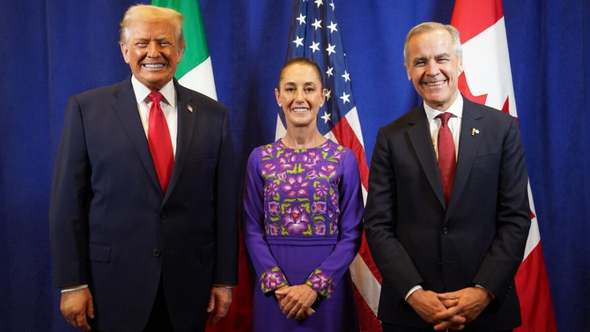 Tras participar y convivir en el Sorteo de la Copa del Mundo 2026, Donald Trump se reunión con Claudia Sheinbaum y Mark Carney.