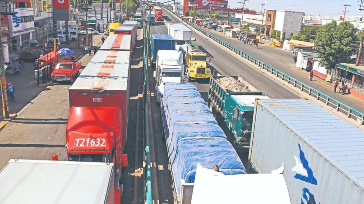 Transportistas amenazaron con realizar bloqueos en carretera federales, que unen al Edomex con la CDMX, en plena Nochebuena y Navidad.