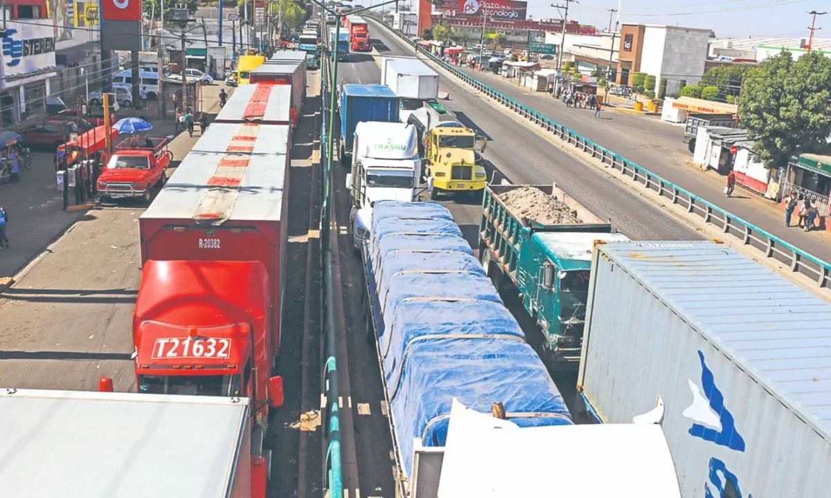 Transportistas amenazaron con realizar bloqueos en carretera federales, que unen al Edomex con la CDMX, en plena Nochebuena y Navidad.