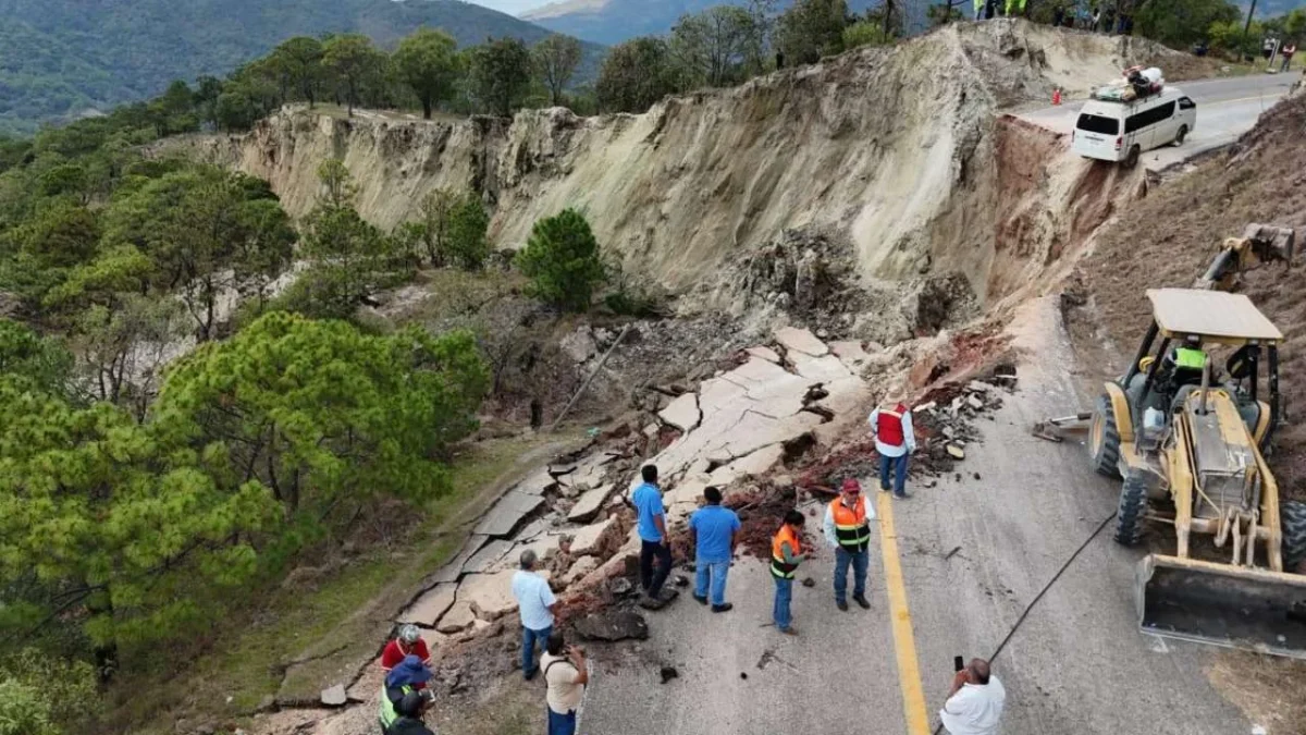 Un deslizamiento de tierra provocó el colapso de la carretera Chilapa-Tlapa, en Guerrero.