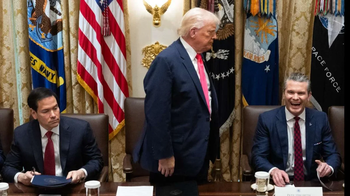 El presidente de EU, Donald Trump, amenaza con ataques en tierra en Venezuela.