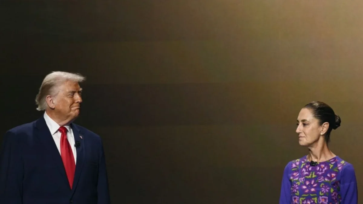 El presidente de los Estados Unidos, Donald Trump, y la presidenta de México, Claudia Sheinbaum, observan durante el sorteo de la Copa Mundial de Fútbol de la FIFA 2026