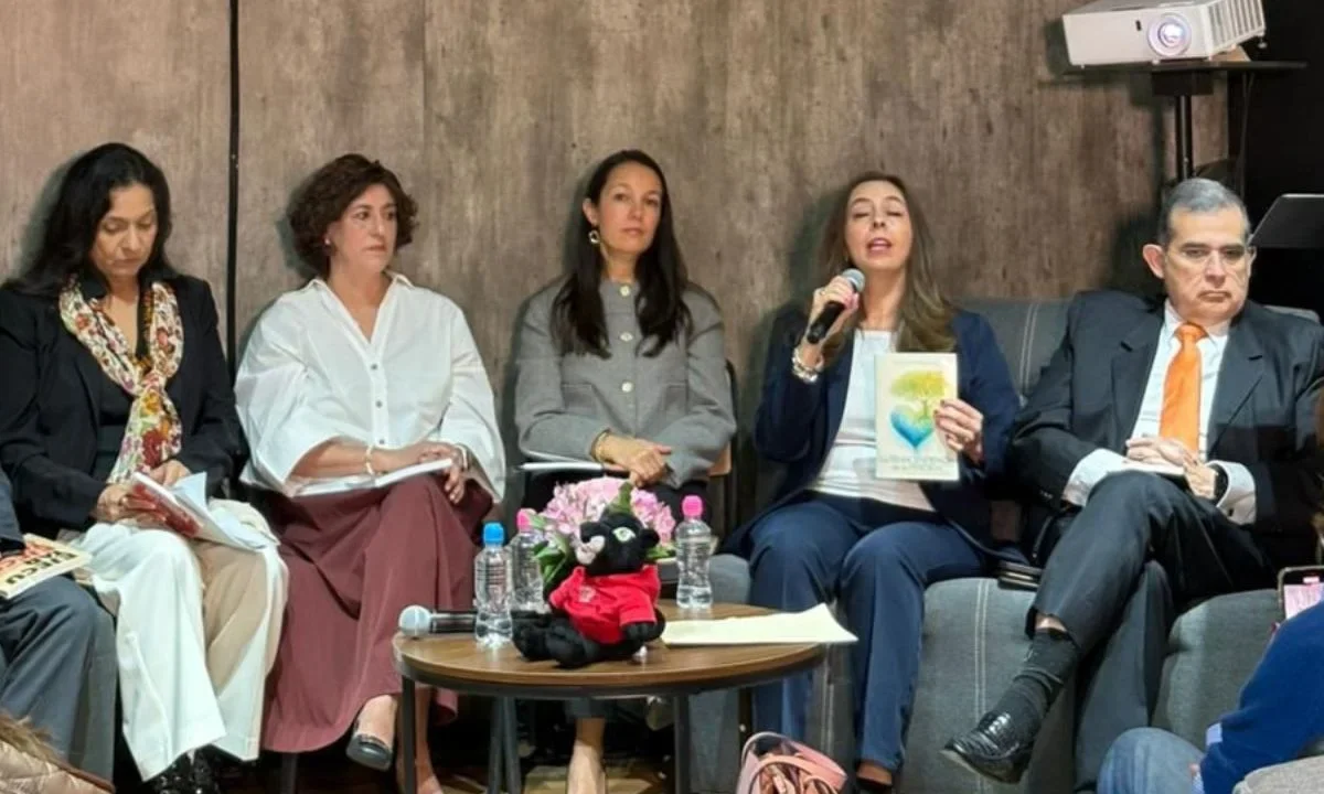 Universidad Panamericana destaca la 'importancia de escribir' en la FIL Guadalajara