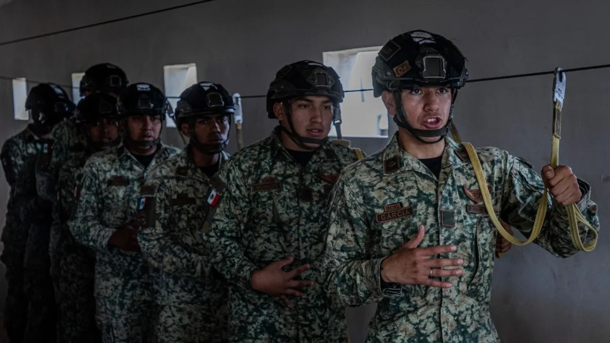 80 años de honor con México, desde el cielo hasta la misión