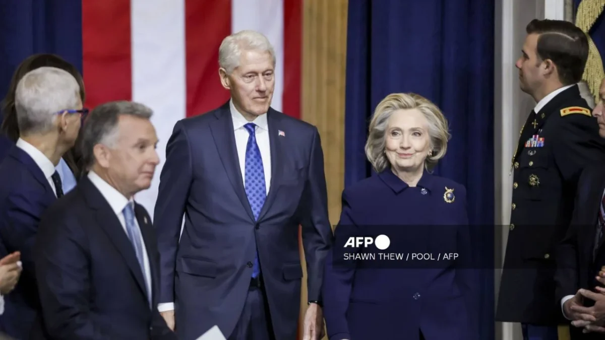 Bill Clinton se abstiene de comparar en audiencia en el Congreso por caso Epstein