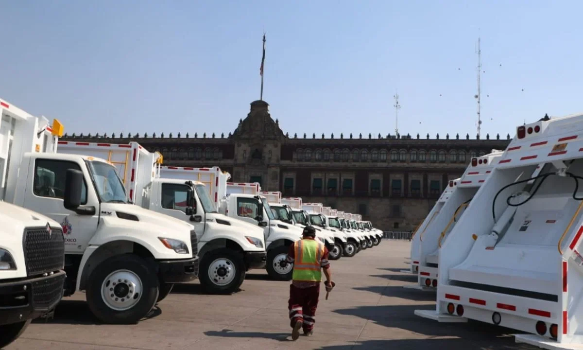 CDMX sustituye 50 camiones de basura para recolección de residuos