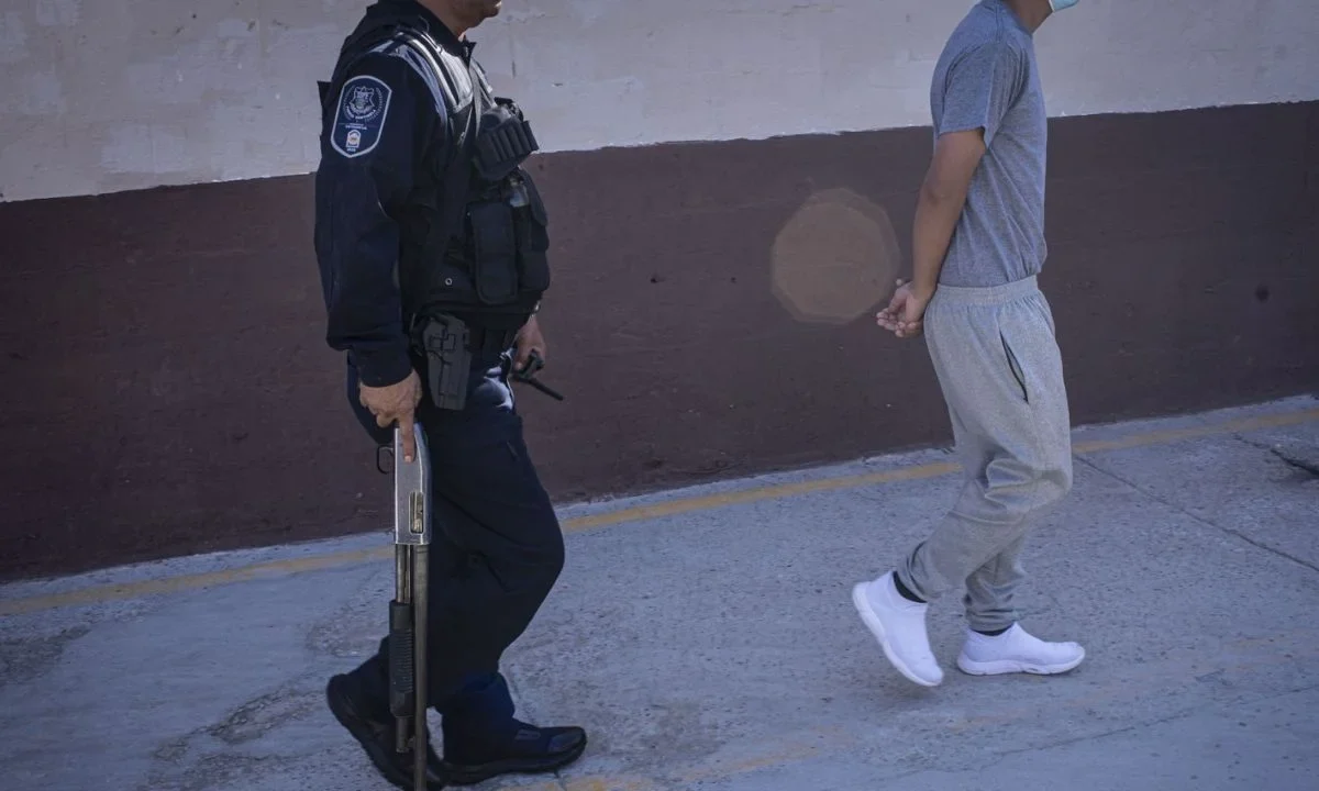 Decomisan armas, celulares y módems en penal de Araguato en Sinaloa